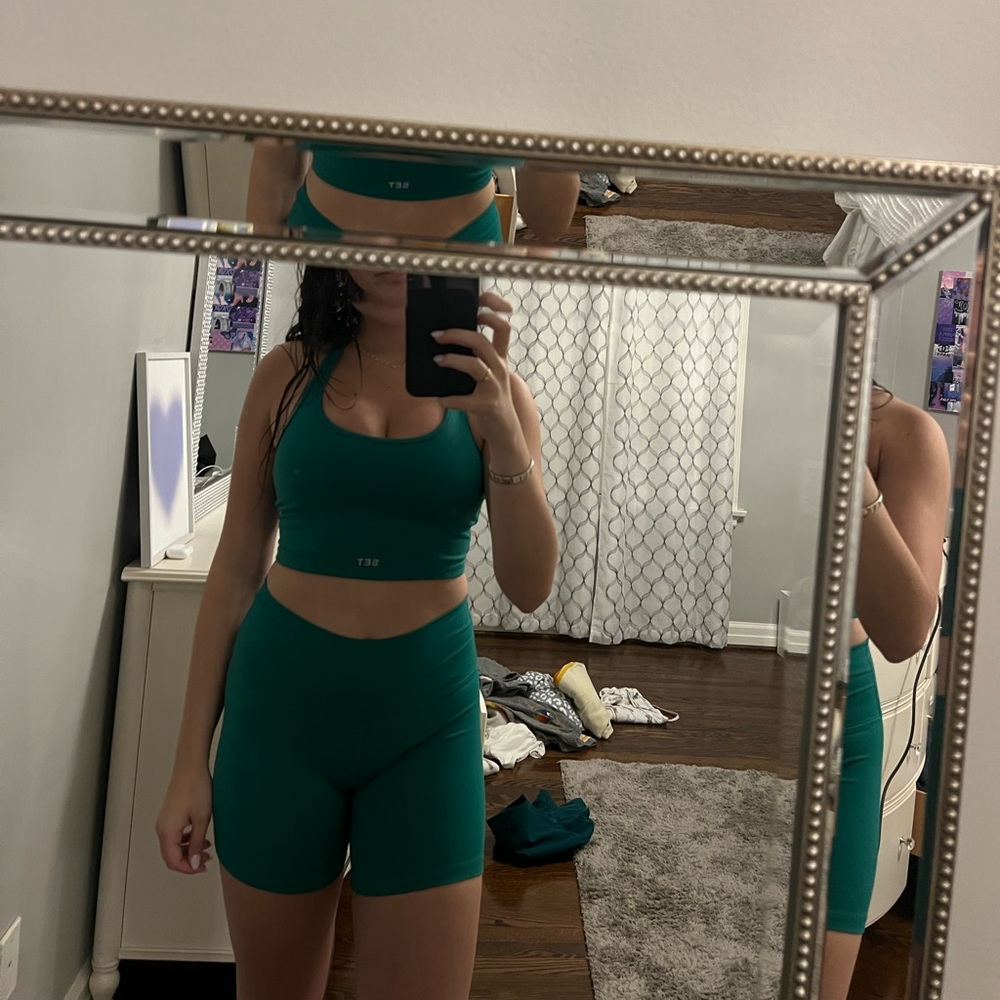 Size small green Set Active set.